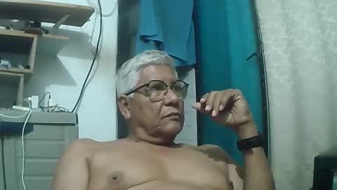 Snapshot of tavo58 chatting on 04.15.26 alvarito online show from 04.15.26