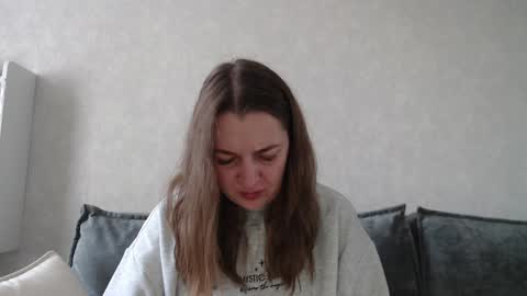 Snapshot of taxxxu chatting on 01.05.25 Diana online show from 01.05.25