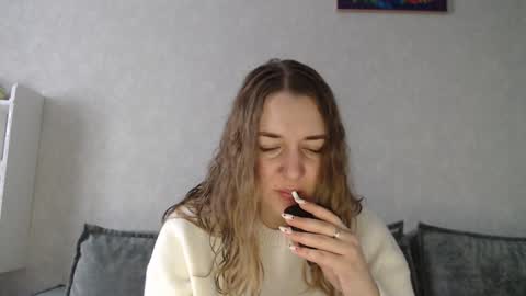 Snapshot of taxxxu chatting on 01.13.25 Diana online show from 01.13.25