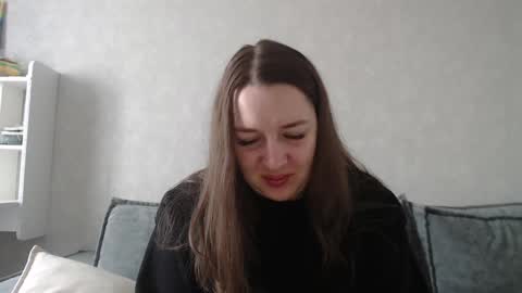 Snapshot of taxxxu chatting on 02.28.25 Diana online show from 02.28.25