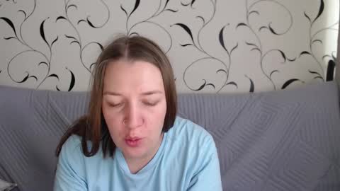 Snapshot of taxxxu chatting on 09.30.25 Diana online show from 09.30.25