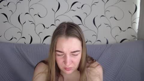 Snapshot of taxxxu chatting on 10.02.25 Diana online show from 10.02.25
