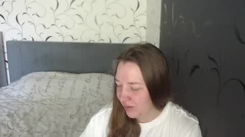 Snapshot of taxxxu chatting on 05.19.26 Diana online show from 05.19.26