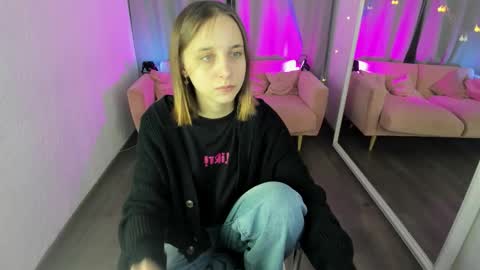 Snapshot of taya_grey chatting on 11.12.25 Taya online show from 11.12.25