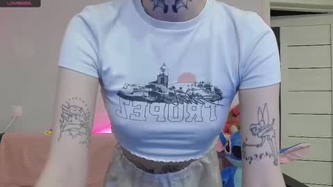 Snapshot of tayaavis chatting on 02.28.25 Taya online show from 02.28.25