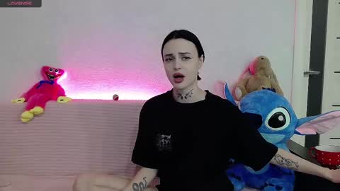 Snapshot of tayaavis chatting on 03.04.25 Taya online show from 03.04.25