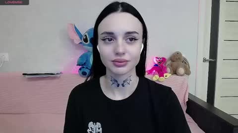 Snapshot of tayaavis chatting on 03.07.25 Taya online show from 03.07.25