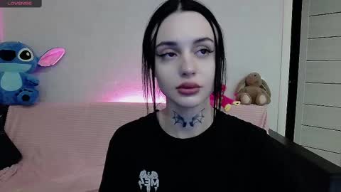 Snapshot of tayaavis chatting on 03.10.25 Taya online show from 03.10.25