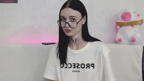 Snapshot of tayaavis chatting on 09.15.25 Taya online show from 09.15.25