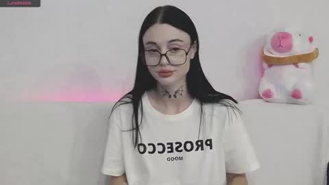 Snapshot of tayaavis chatting on 09.19.25 Taya online show from 09.19.25