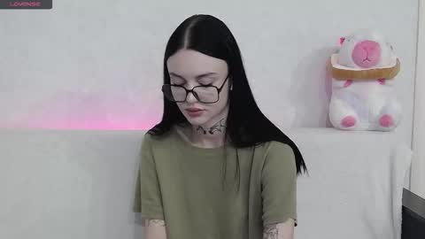 Snapshot of tayaavis chatting on 09.23.25 Taya online show from 09.23.25