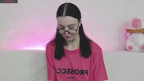 Snapshot of tayaavis chatting on 09.25.25 Taya online show from 09.25.25