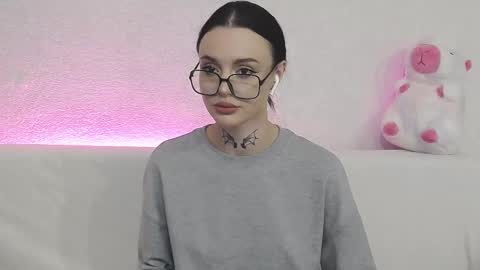 Snapshot of tayaavis chatting on 10.22.25 Taya online show from 10.22.25