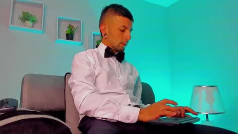 Snapshot of tayer_bennet chatting on 09.18.25 tayer_bennet online show from 09.18.25