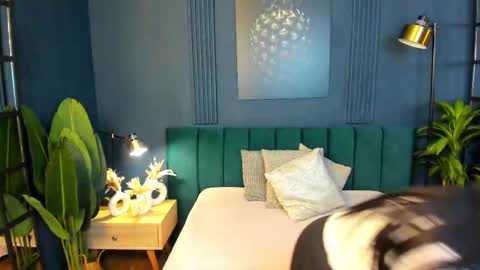 Taylor Bennet online show from 02.10.25