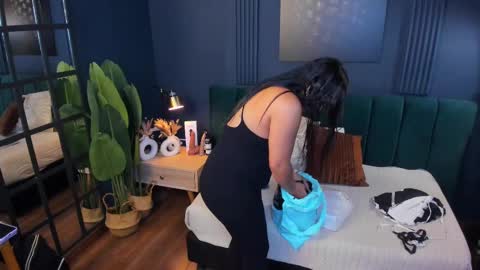 Taylor Bennet online show from 02.22.25