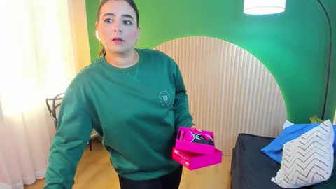 Taylor Bennet online show from 09.24.25