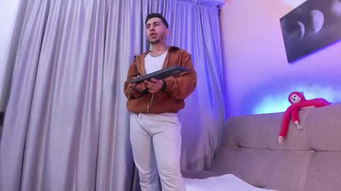 Taylor  online show from 10.07.25