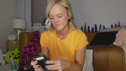 Taylor --  online show from 10.12.25