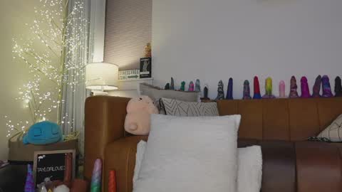 Taylor --  online show from 04.05.26