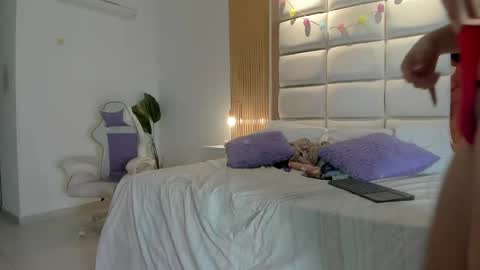 Taylor online show from 04.09.26