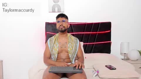 taylormaccurdy_ online show from 12.20.25