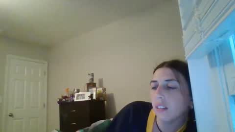 Snapshot of taylorslay chatting on 04.19.26 taylorslay online show from 04.19.26