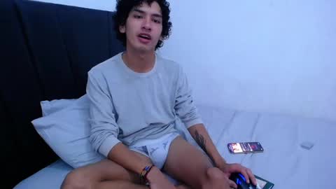 Snapshot of tayronx33 chatting on 01.10.25 Tayron online show from 01.10.25