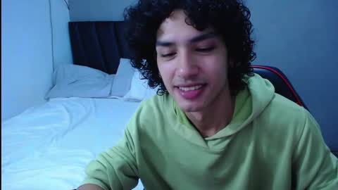 Snapshot of tayronx33 chatting on 09.24.25 Tayron online show from 09.24.25