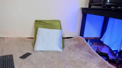 Snapshot of taysonysasha chatting on 04.17.26 ask for cum online show from 04.17.26