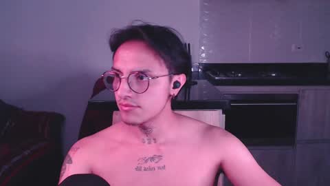 Teo independent model online show from 02.20.25