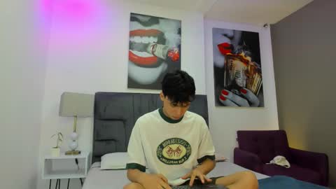 Snapshot of team_twinks chatting on 11.04.25 Team Twinks online show from 11.04.25