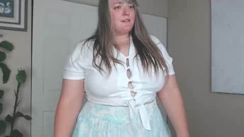 teases online show from 11.09.25