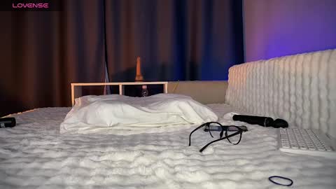 Mary     X TechnoElfff  INST    fansly kissmary online show from 03.03.25