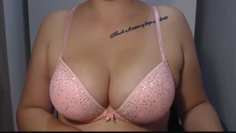 Snapshot of teeyara_ chatting on 09.22.25 Teeyara online show from 09.22.25