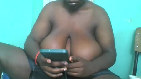 Snapshot of teezzy33 chatting on 02.20.26 teezzy33 online show from 02.20.26