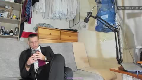 Virg Lszl online show from 02.16.25