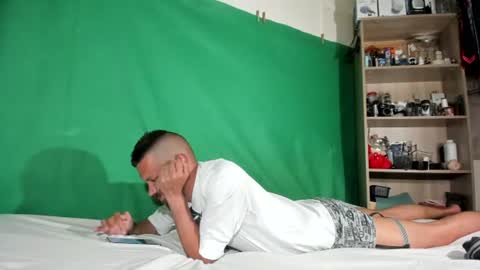 Snapshot of telepaticman chatting on 06.11.26 Virg Lszl online show from 06.11.26
