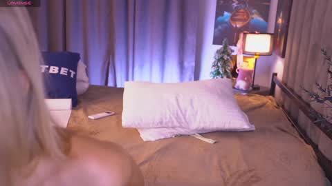 Snapshot of telladreamer_ chatting on 12.18.24 Tella online show from 12.18.24