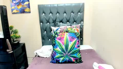 Snapshot of temptressqeen chatting on 01.06.26 temptressqeen online show from 01.06.26