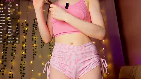 Snapshot of tender__beauty chatting on 04.06.26 Hey Im Aneta online show from 04.06.26