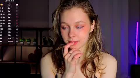 Snapshot of tender__beauty chatting on 05.17.26 Hey Im Aneta online show from 05.17.26
