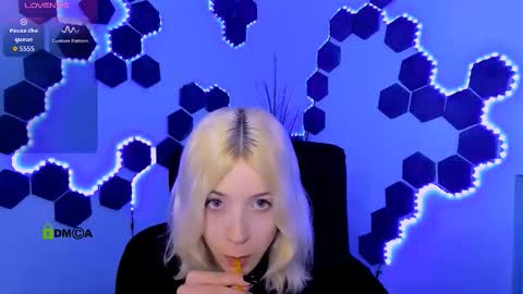 ur Louise online show from 03.16.26