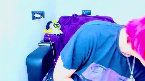 Snapshot of tenebrise chatting on 10.05.25 Kira online show from 10.05.25