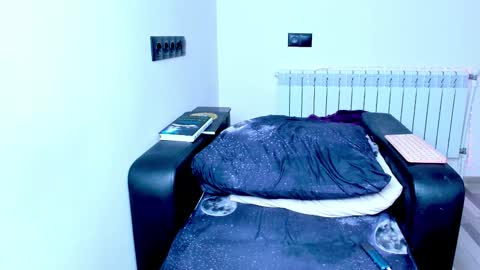 Snapshot of tenebrise chatting on 11.19.25 Kira online show from 11.19.25