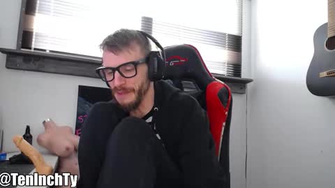 Snapshot of teninchty chatting on 02.18.26 Ty online show from 02.18.26