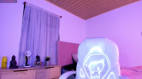 Snapshot of tenshi_jules chatting on 01.20.25 Jules online show from 01.20.25