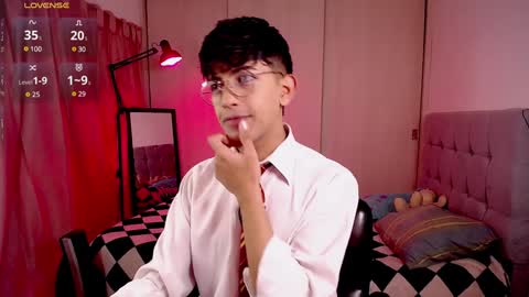 teo brown Independent model online show from 01.11.25