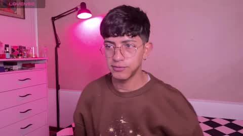 teo brown Independent model online show from 09.30.25