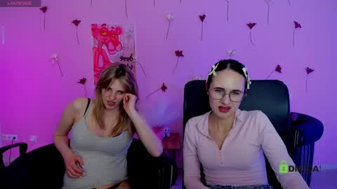 Snapshot of teresa_shy chatting on 05.18.26 your love online show from 05.18.26